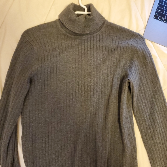 Grey turtleneck - Picture 1 of 1
